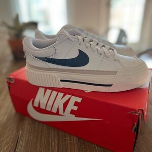 Nike Court Legacy Lift size 5.5